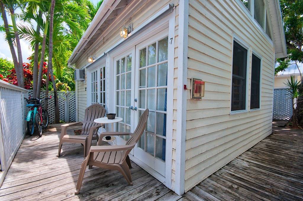 Colony Poolside: Ein Bungalow mit Charme in der Nähe des historischen Friedhof in Key West, Lower Keys