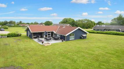 Ferienhaus für 13 Personen, mit Sauna und Pool sowie Whirlpool, mit Haustier in Nordborg