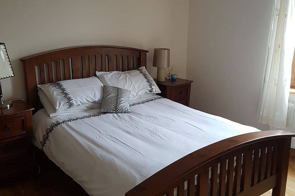6 bedroom house over looking cunnamore bay in Munster