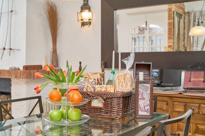 Villa 'Casa Naranjos’ in  Nerja with Sea View, Wi-Fi, Air Conditioning and 2 full kitchens in Senorio de Capistrano, Nerja