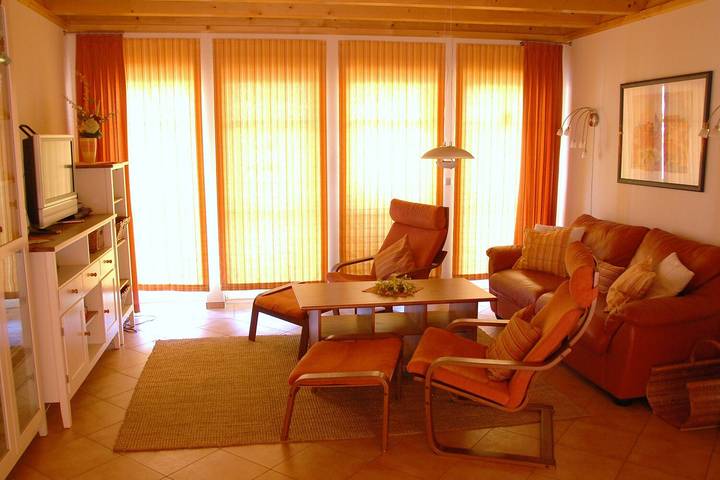 Ferienhaus für 6 Personen, mit Balkon/Terrasse und Balkon sowie Terrasse und Pool in Wusterhausen/Dosse - 2
