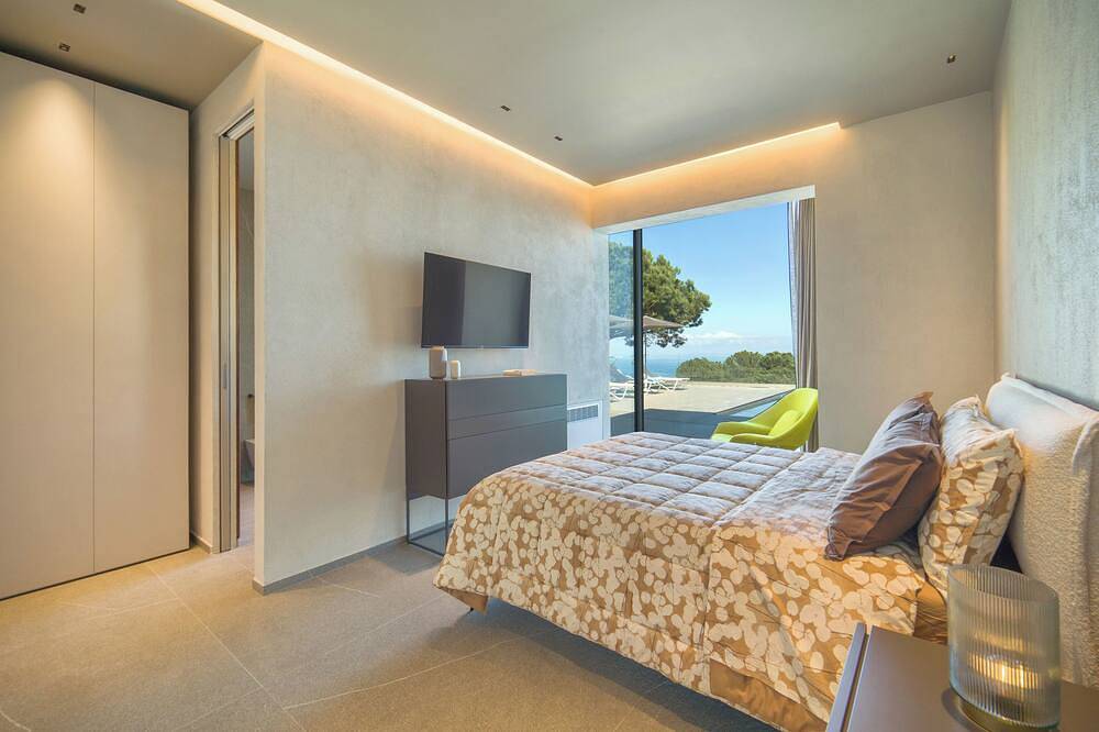 Luxury, infinity pool, sauna, seaview, movie theater, bar, park in Milazzo, Messina Province