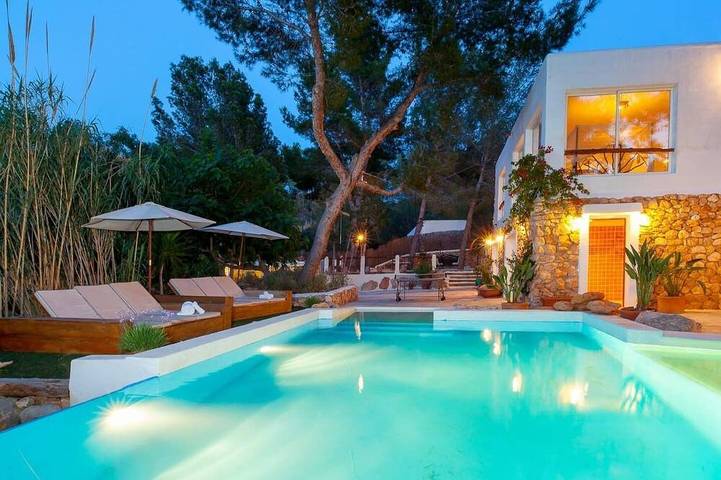 Villa for 12 people, with balcony and garden - 1