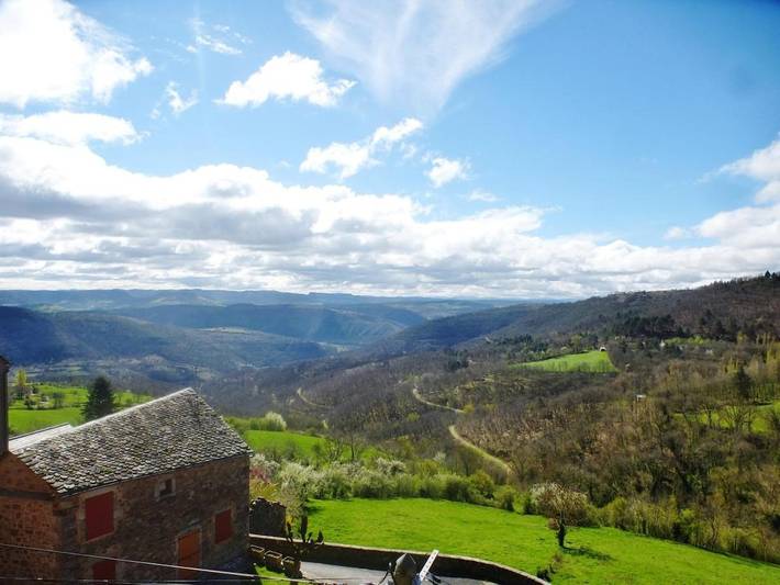 Location de vacances pour 6 personnes, avec terrasse et vue, animaux acceptés à Montjaux