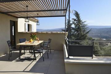 Cottage pour 6 personnes, avec balcon et jardin à Goult