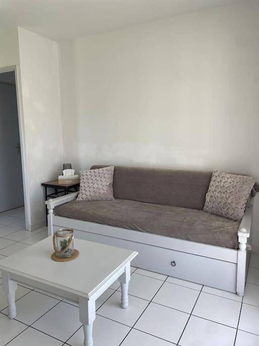 Gîte pour 4 personnes, avec vue sur le lac ainsi que jardin et piscine à Saint-Saturnin-lès-Avignon - 4