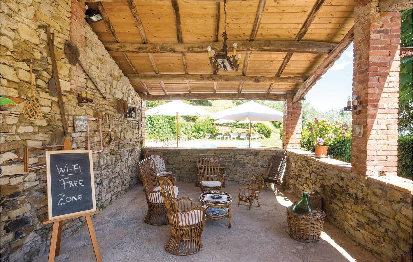 Apartamento vacacional entero, Apartamento junto a la piscina con vistas al río in Pistoya, Provincia de Pistoia