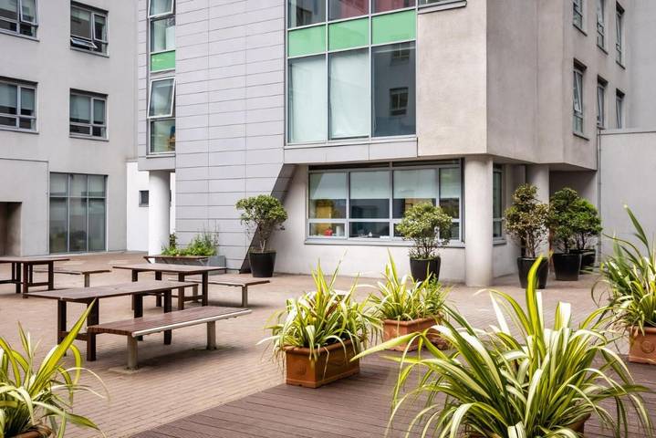 Apartahotel para 5 personas, con vistas y terraza en Irlanda