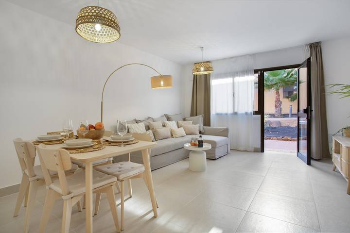 Ganze Wohnung, Ferienwohnung 'Casa Carina Corralejo' mit privater Terrasse und Wi-Fi in Oasis Tamarindo, La Oliva