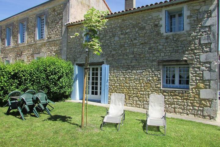 Location de vacances pour 5 personnes, avec Terrasse ainsi que Jardin et Piscine à Le Gua