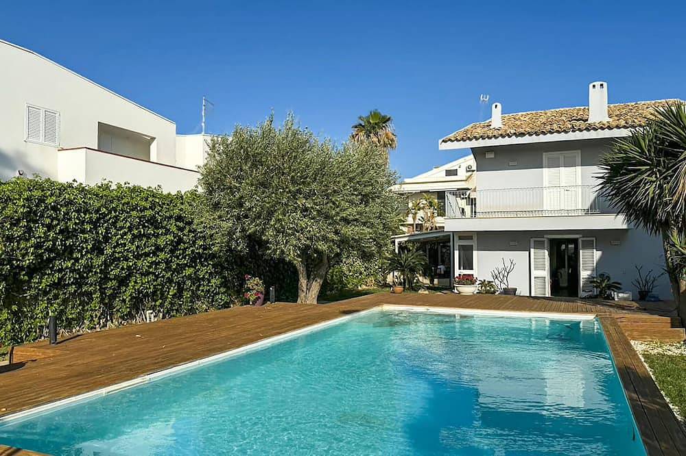Awesome home in Marina di Ragusa in Marina di Ragusa, Ragusa