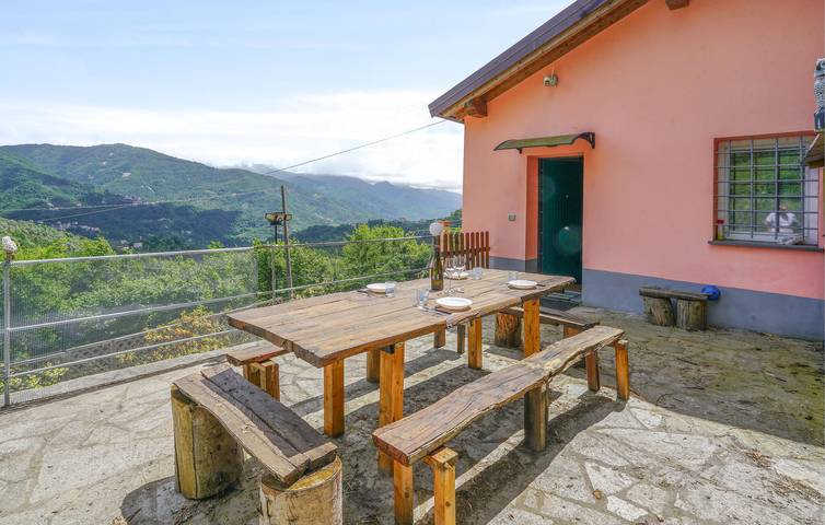 Spazioso appartamento di 120mq con parcheggio, terrazza e internet - a 1km da Tribogna in Garbarini, Tribogna