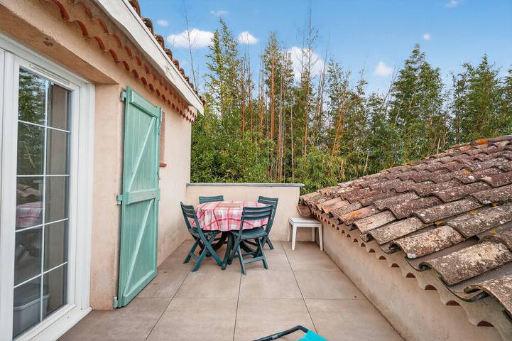 Studio pour 2 personnes, avec jardin, adapté aux familles à La Garde