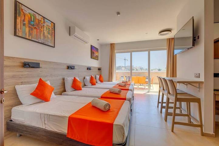 Apartamento inteiro, Red 6: Roof Top Studio Penthouse in St. Julian's in San Giljan, Ilha de Malta