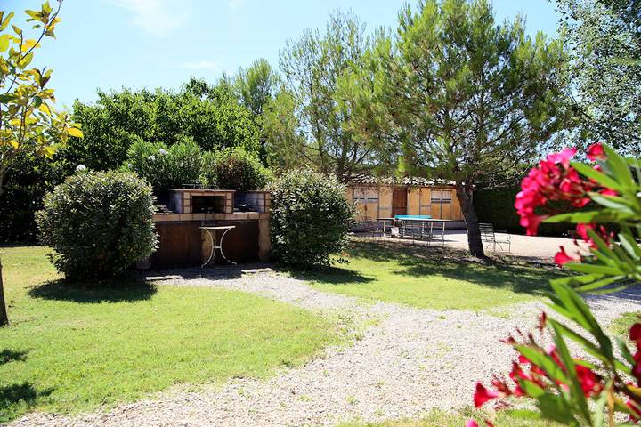 Gîte pour 8 personnes, avec Terrasse ainsi que Jardin et Piscine dans le Vaucluse - 4