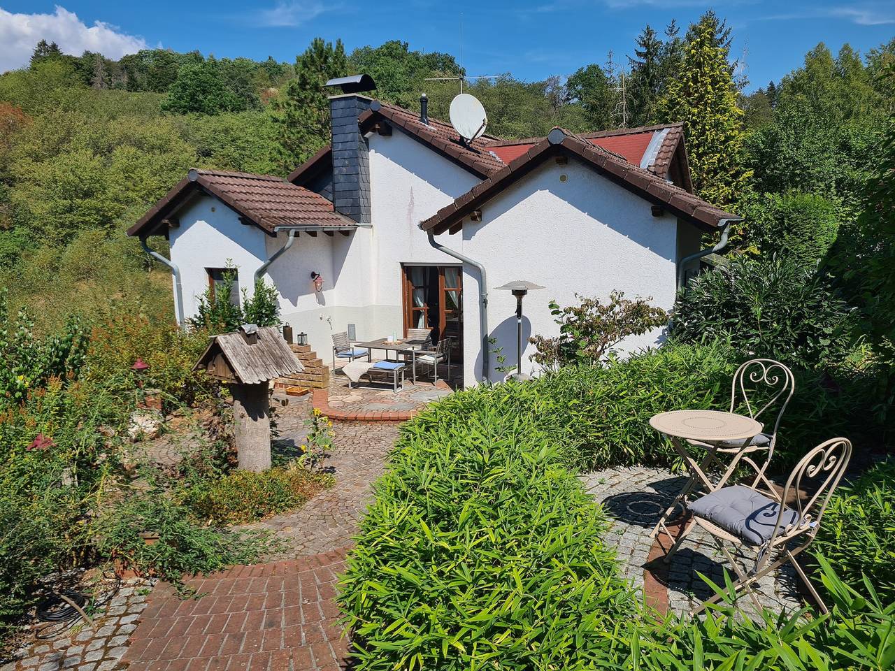 Cabaña en la naturaleza con piscina, chimenea, sauna de barril y vistas a la montaña in Schlangenbad, Distrito de Rheingau-Taunus