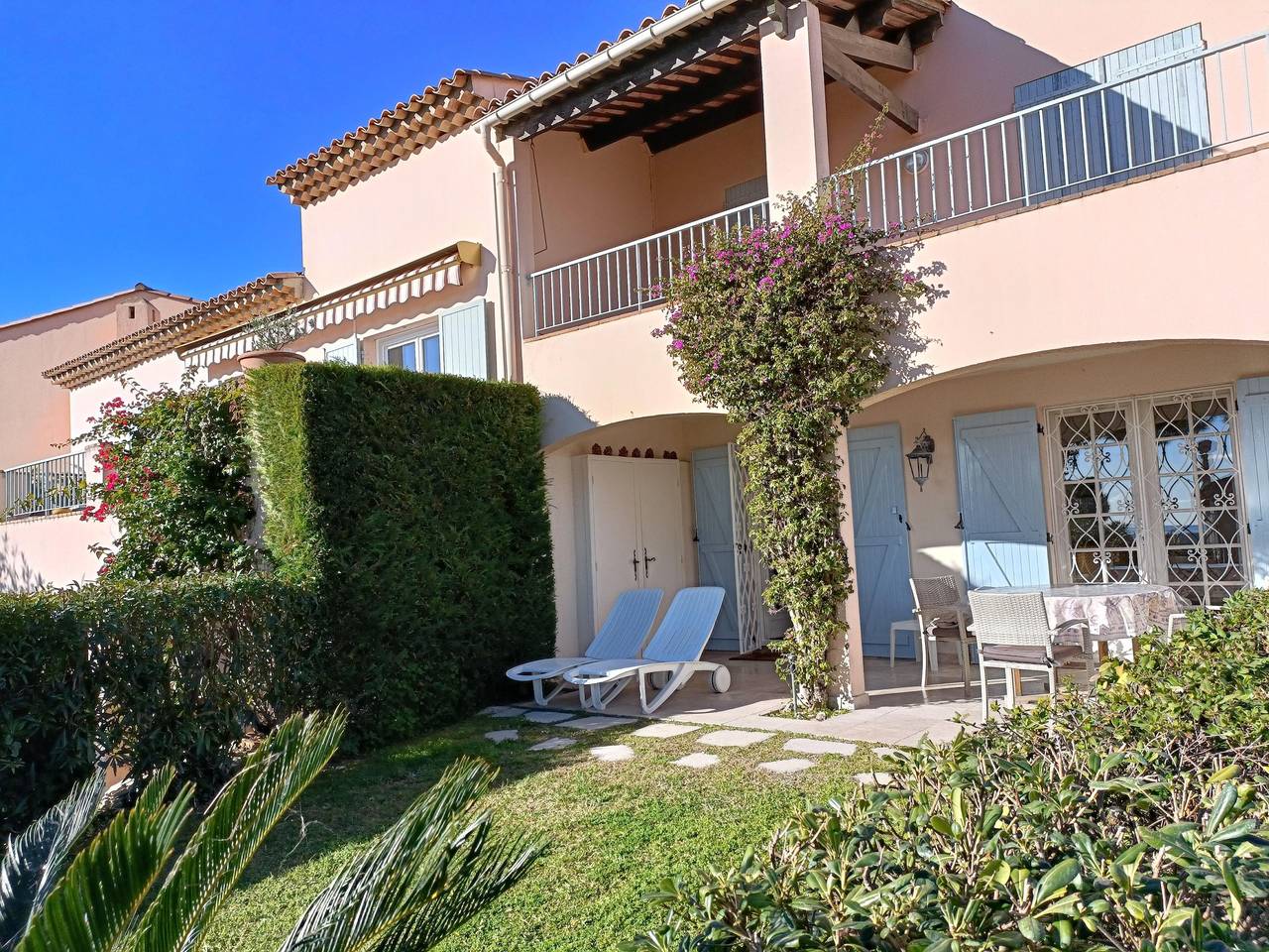 Azur in Vallauris, Côte méditerranéenne (France)
