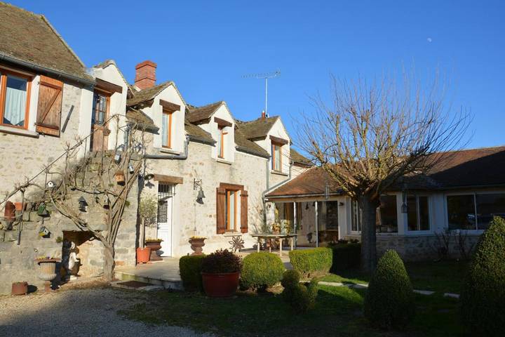 Maison d’hôte pour 2 personnes, avec piscine et jardin ainsi que sauna et vue, animaux acceptés dans Île de France - 4