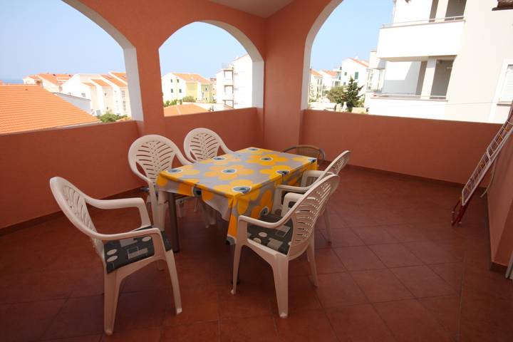 Ferienwohnung für 4 Personen, mit Balkon/Terrasse auf Pag