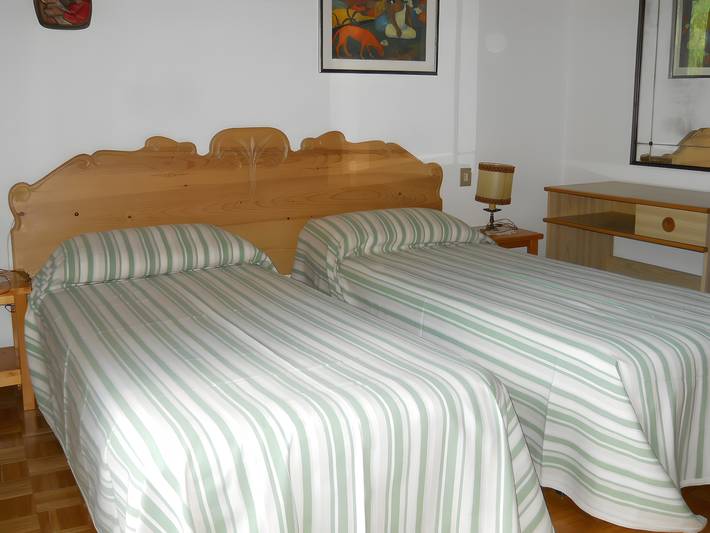 Entire apartment, Apartment 'Bianca' with Lake View, Wi-Fi and Air Conditioning in Molveno, Brenta group