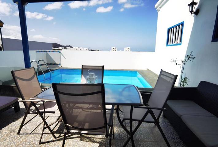 Location de vacances pour 6 personnes, avec piscine ainsi que vue et terrasse à La Santa - 2