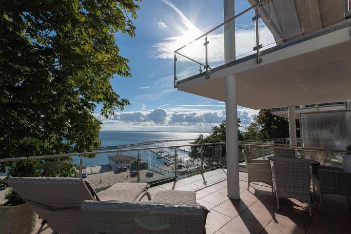 Villa für 4 Personen, mit Seeblick und Balkon sowie Ausblick auf Rügen