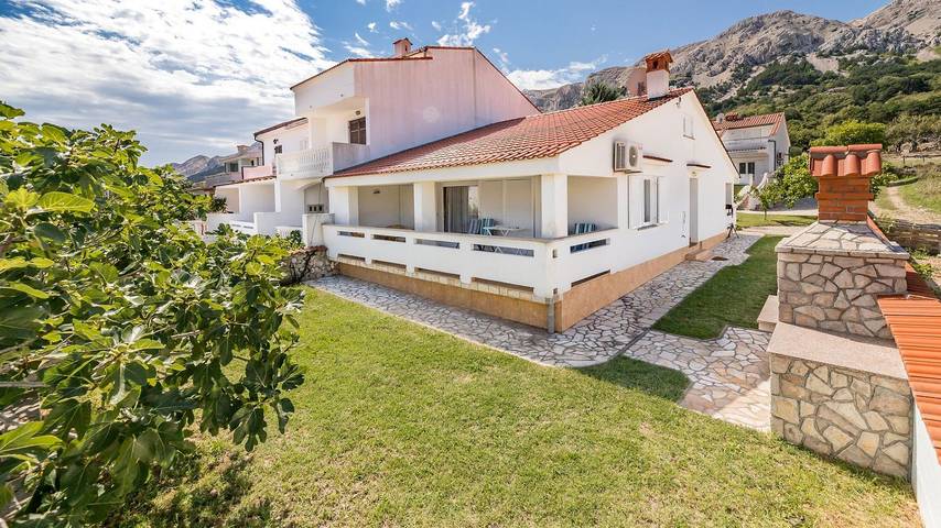 Ferienhaus für 6 Personen, mit Terrasse und Garten in Baska