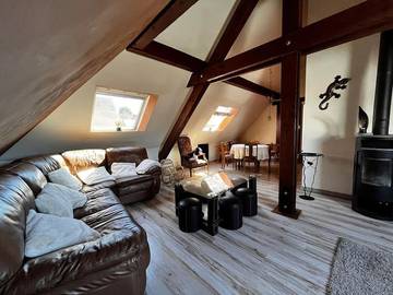 Gîte pour 12 personnes, avec vue ainsi que terrasse et jardin à Lembach