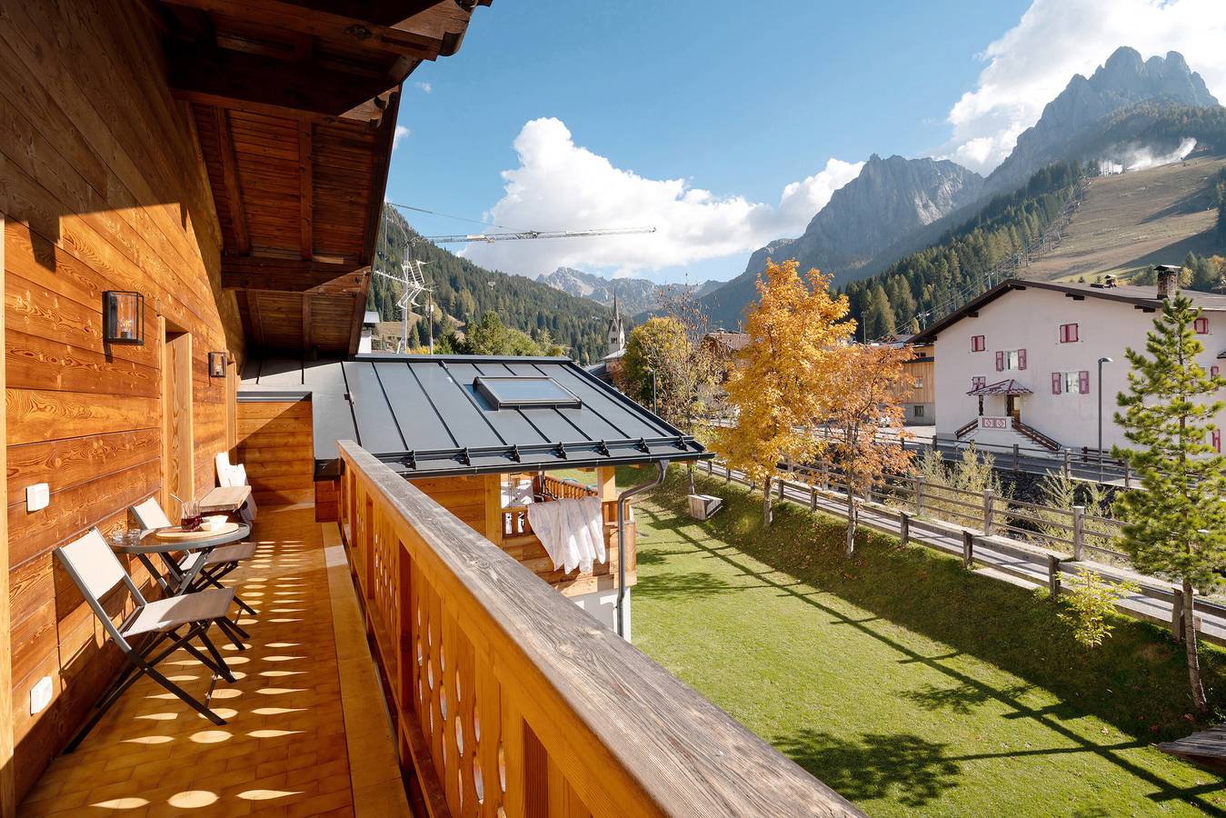 Apartamento entero, Apartamento 'Ciasa Giorgina' con Vista a la Montaña, Terraza Privada y Wi-Fi in Pozza di Fassa, San Giovanni di Fassa