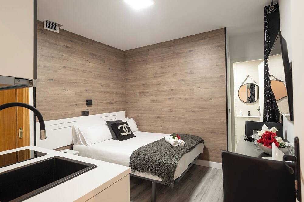 Cozy Double Room with Bathroom Gran Via | R134 in Centro (Madrid), Madrid
