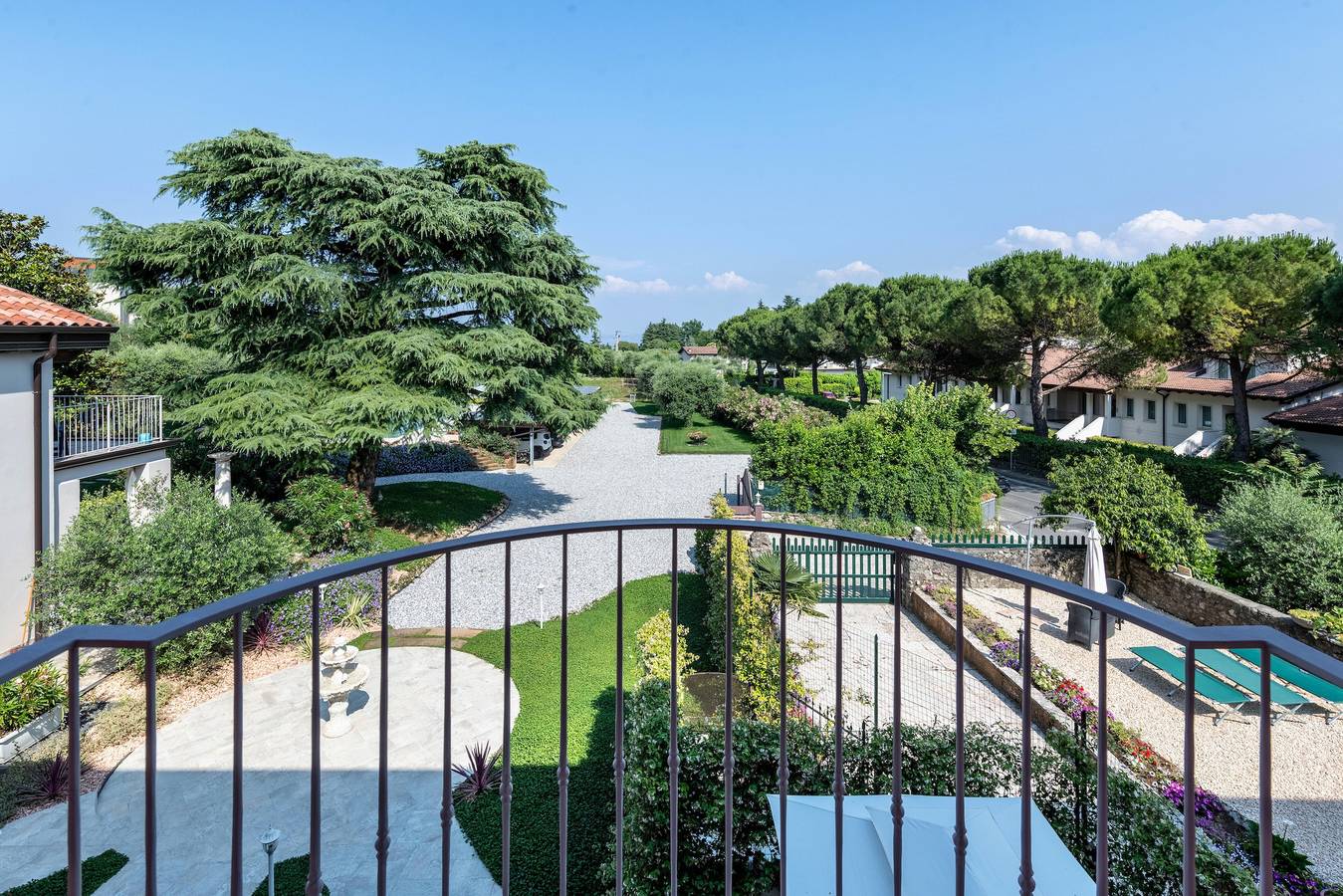 Appartamento intero, Appartamento 'Abaye 5 Barolo - Charm' con vista lago, Wi-Fi e aria condizionata in Soiano del Lago, Prealpi Gardesane