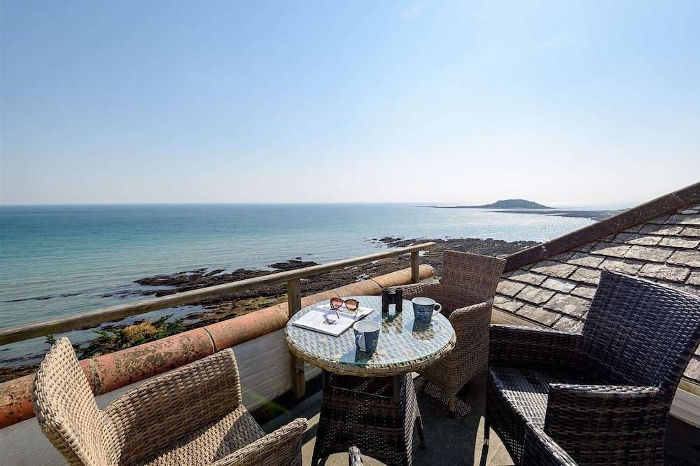 Stunning apartment with breath taking sea views in Looe, Cornwall