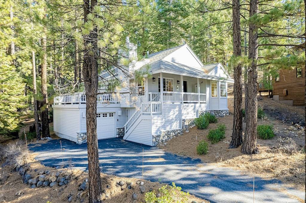 Wooded Alpine Oasis with Sunroom, Fireplace, Shared Hot Tub/Pool/Sauna/Tennis in Northstar California