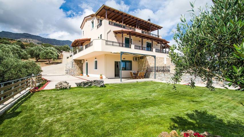 Location de vacances pour 5 personnes, avec jardin et piscine à Plakias