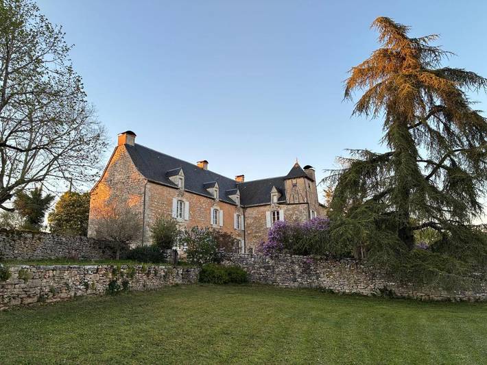 Chambre d’hôte pour 2 personnes, avec jardin et piscine ainsi que terrasse et vue
