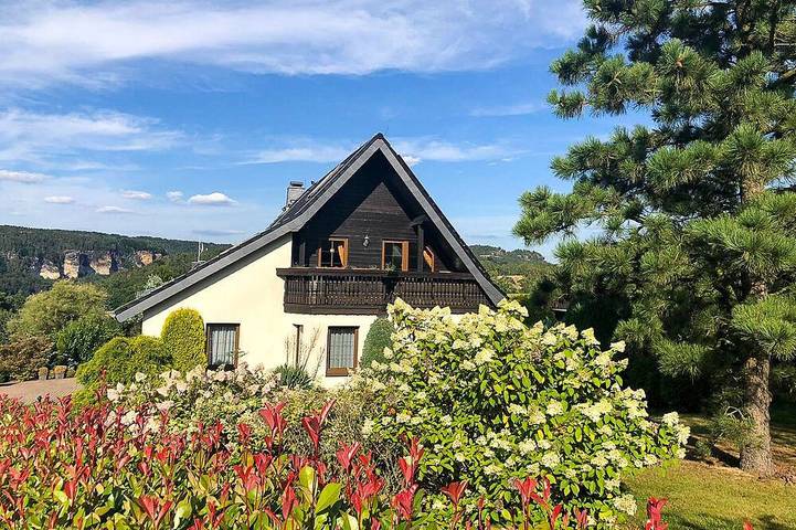 Ferienwohnung für 5 Personen, mit Balkon und Garten in Struppen