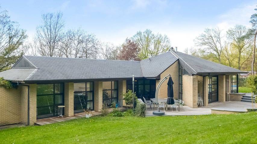 Maison de vacances pour 16 personnes, avec piscine et jacuzzi ainsi que terrasse et jardin dans la Province du Brabant wallon