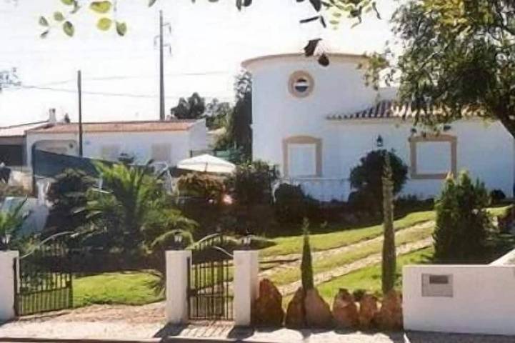 Villa für 8 Personen, mit Garten und Pool sowie Terrasse - 1