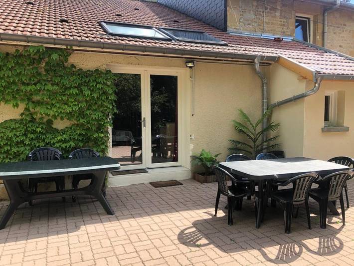 Gîte pour 11 personnes, avec jardin et vue, animaux acceptés à Boult-aux-Bois