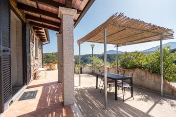 Gîte pour 4 personnes, avec balcon et vue sur le lac dans Dorgali