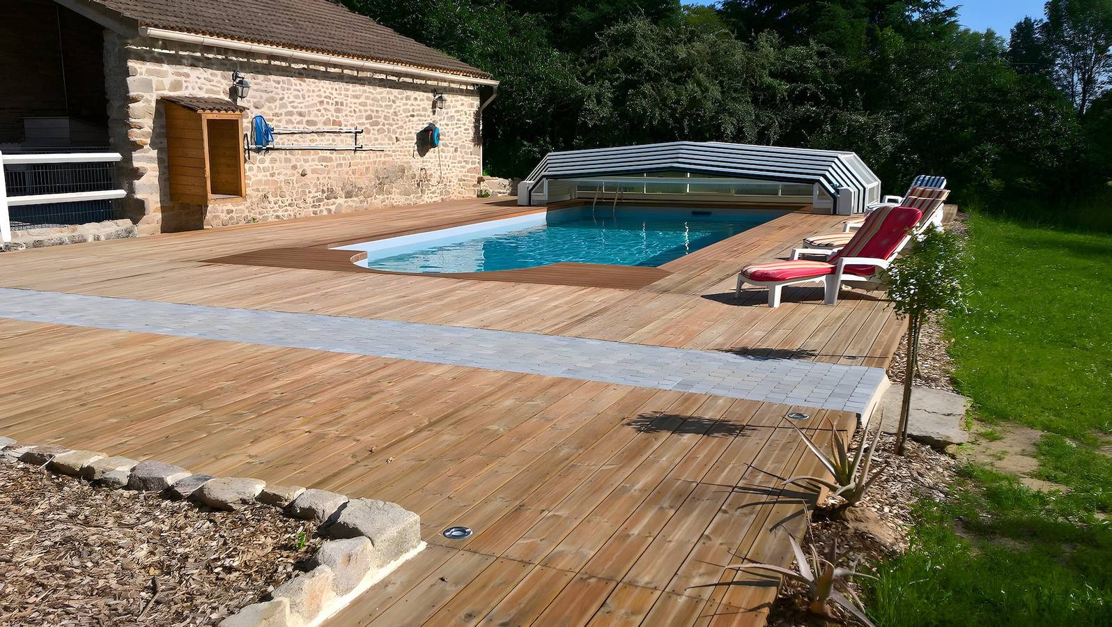 Maison de vacances « Le Gîte D'au, piscine chauffée » avec vue sur le lac, piscine partagée et Wi-Fi in Saint-Amand-Magnazeix, Région de Bellac
