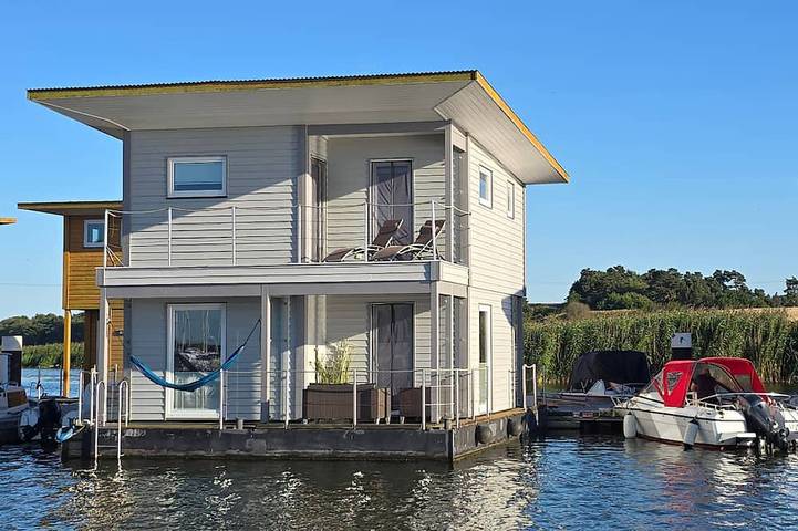 Hausboot für 4 Personen, mit Balkon in Kröslin