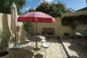 Location de vacances pour 4 personnes, avec jardin à Nézignan-l'Évêque