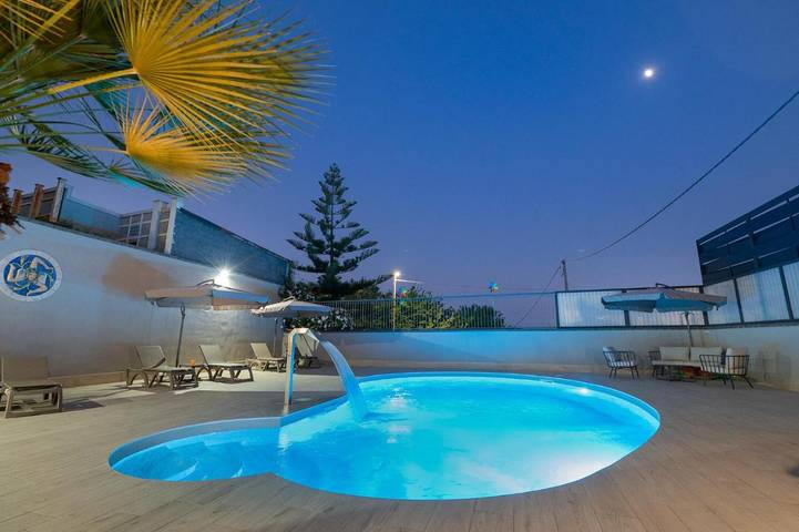 Villa per 6 persone, con idromassaggio e giardino nonché piscina, adatto a famiglie con bambini a Catania