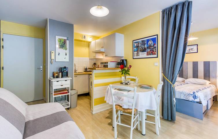 Apartamento vacacional entero, Acogedor Apartamento con Terraza, WiFi y Parking, a 700m de la Playa in La Rochelle, Región de La Rochelle