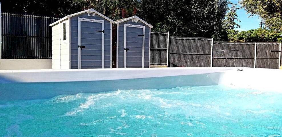 Maison de vacances pour 2 personnes, avec jacuzzi et terrasse ainsi que jardin et piscine