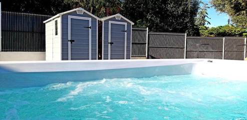 Gîte pour 2 personnes, avec jacuzzi et jardin ainsi que piscine et terrasse dans Plage de Renécros