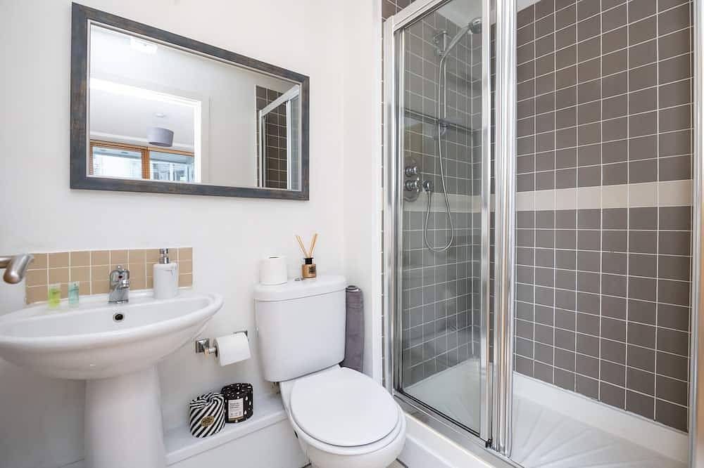 Entire apartment, Lovely 2 Br Apartment With Balcony in Dublin, County Dublin