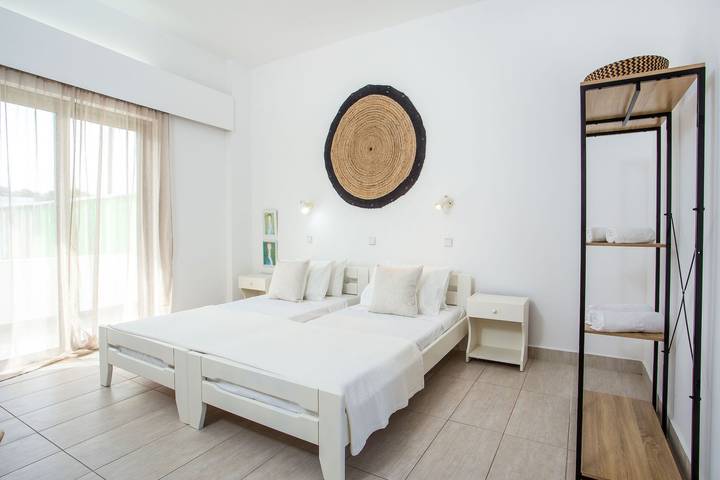 Holiday rental for 2 people, with pool and terrace as well as garden in Faliraki