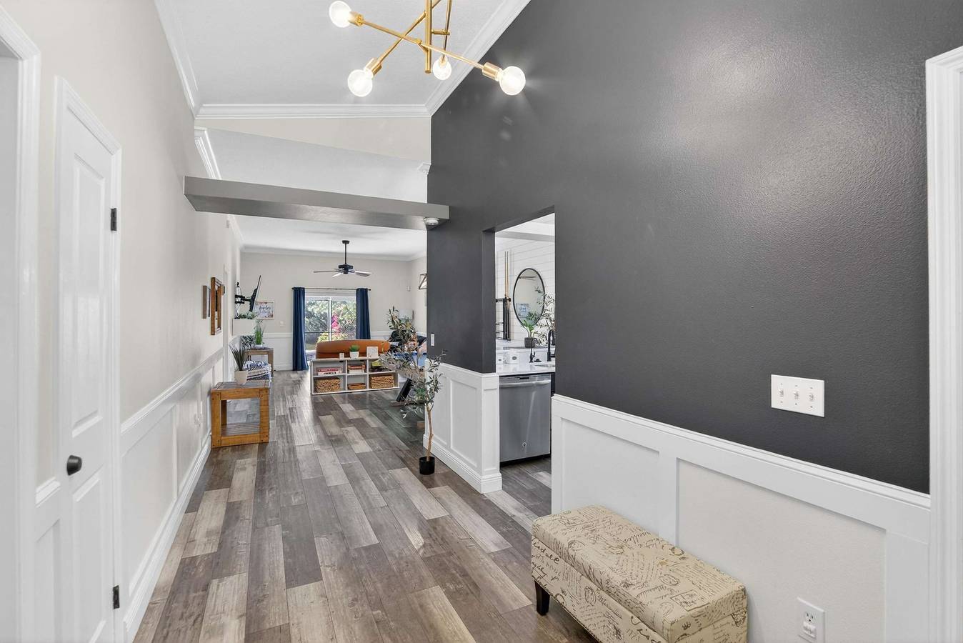 Lakefront 4-Bedroom Home with Pool in Tampa Bay